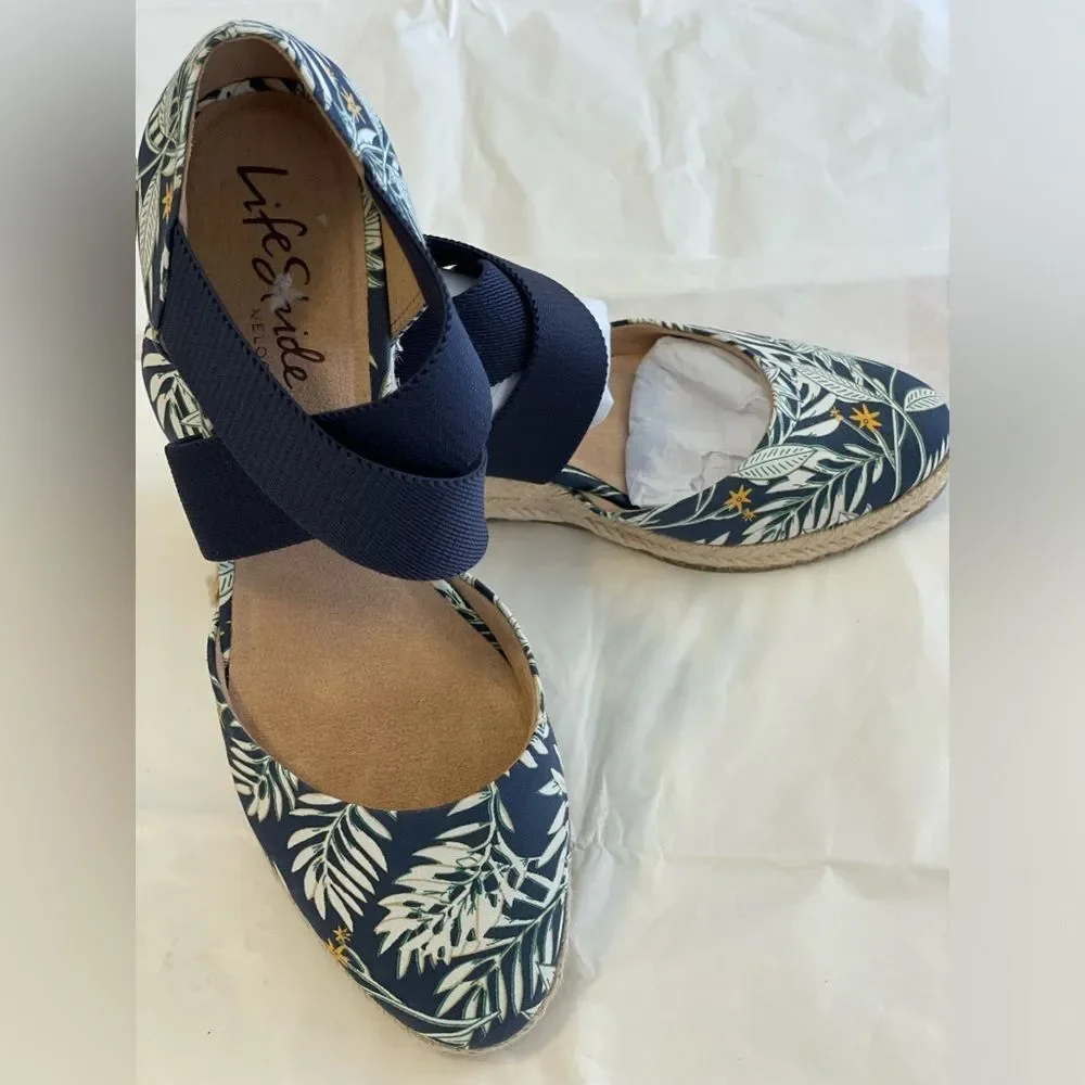 NWOB Life Stride Women's Navy Bold Floral Espadrille Shoes in size 9.5